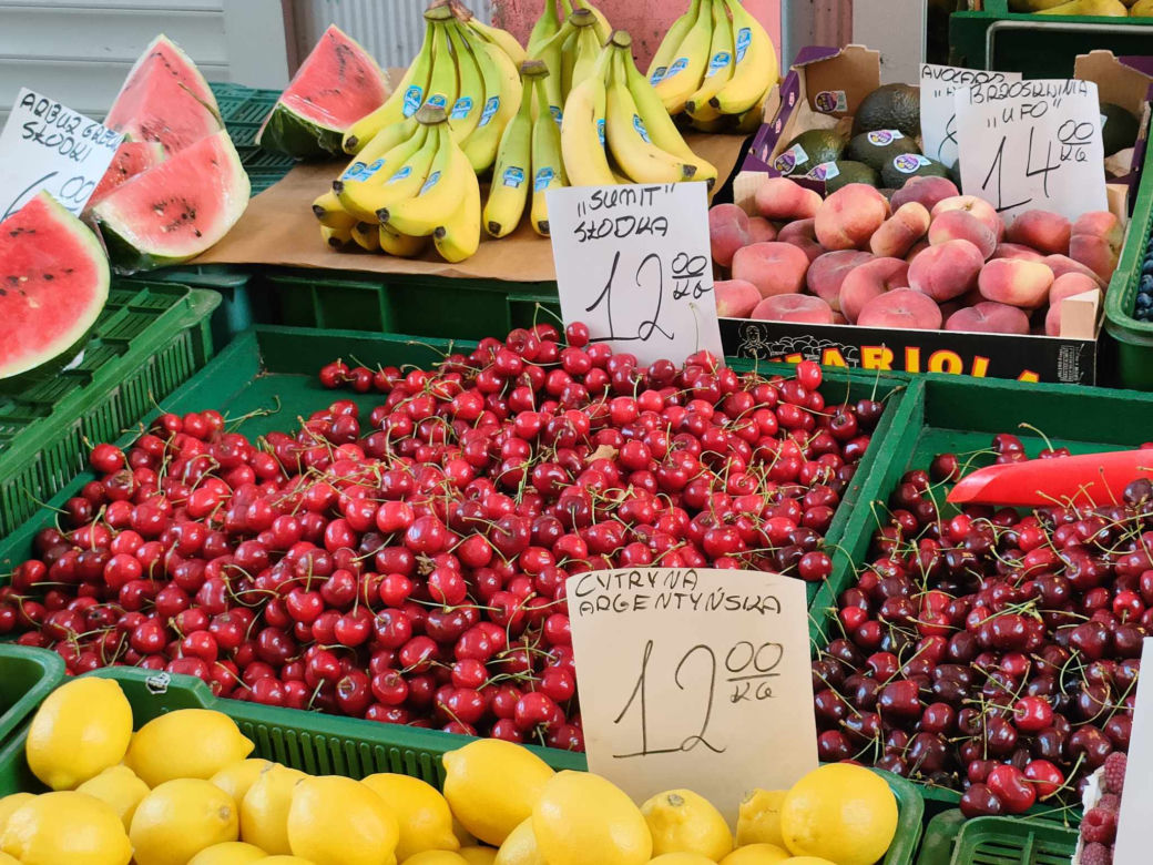 Cena czereśni i truskawek na łódzkich targowiskach. Zobacz, ile kosztują owoce w Łodzi