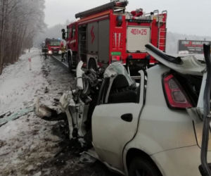 Wielopole. Nie żyje 32-latek z Piotrkowa Trybunalskiego. Wjechał wprost na czołówkę z TIR-em
