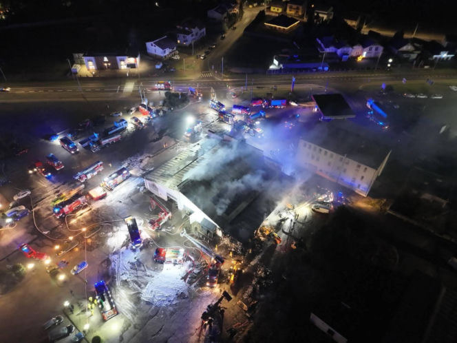 Kilkanaście godzin walki z wielkim pożarem w Rawiczu. Milionowe straty