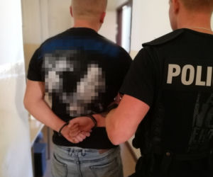 20-latek hodował w domu marihuanę! Teraz odpowie za to przed sądem [ZDJĘCIA]  