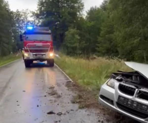 18-latek w BMW zderzył się czołowo z karetką! Są poszkodowani