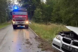 18-latek w BMW zderzył się czołowo z karetką! Są poszkodowani