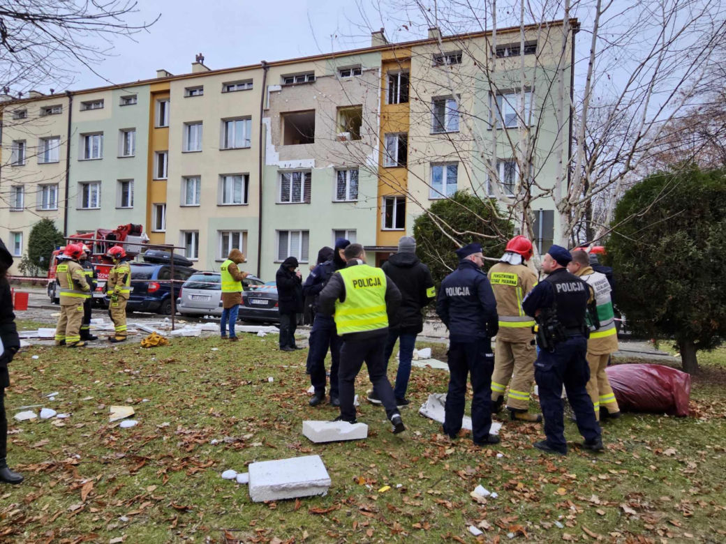 Potężna eksplozja gazu w Rzeszowie! Z mieszkania wyleciały wszystkie okna [ZDJĘCIA]
