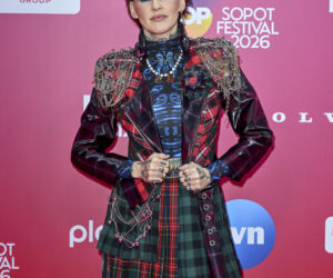 Ależ się wystroiły gwiazdy w 2. dniu festiwalu! Chylińska kolorowa jak papuga, Krupińka elegancka, jak królewna a panowie w podkoszulkach i krótkich spodenkach
