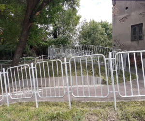 Rowerzyści mają zastrzeżenia do barierek i nachyleń na drodze między bernardyńską a Wesołą