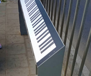 Muzyczne klimaty na przystanku tramwajowym w centrum Szczecina. Skąd wzięło się to nietypowe pianino? 