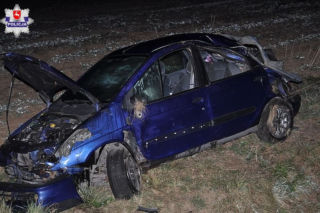 Auto kilkukrotnie koziołkowało. Tak skończyła się jazda po pijaku