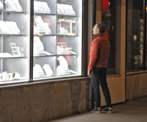 Paweł Wilczak szuka złota w w lombardzie