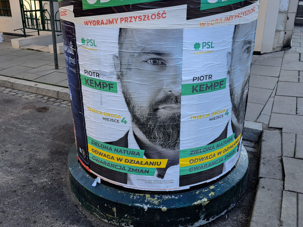 Plakaty wyborcze w Krakowie. Tak kandydaci na posłów i senatorów zabiegają o głosy wyborców