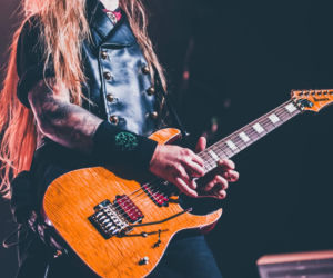 Skrupulatnie wyreżyserowany groteskowy spektakl okraszony nutą surrealizmu – Avatar zawładną Warszawą [RELACJA]