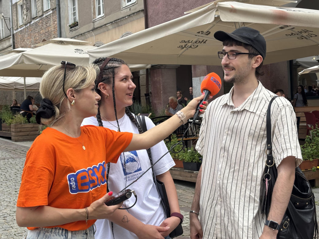 Tłumy przyjezdnych i uśmiechy na twarzach. Wakacyjny patrol Eska Summer City na olsztyńskiej Starówce