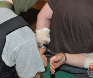 Gangster obcinacz palców schwytany 
