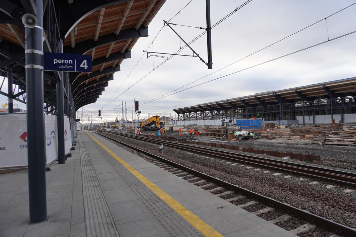 Prace przy dworcu w Białymstoku zmierzają ku końcowi. Zobacz jak wygląda teren obok dworca PKP [ZDJĘCIA]