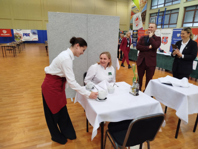 Już po raz ósmy w Siedlcach rywalizowali młodzi kelnerzy z całej Polski