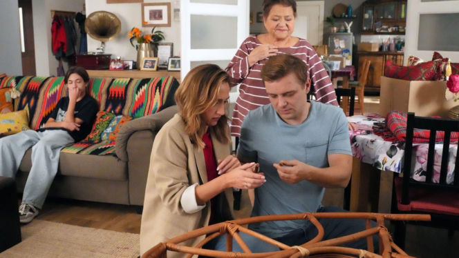 Barwy szczęścia odc. 3339. Emil (Artem Malashchuk), Lucyna (Grażyna Zielińska), Asia (Anna Gzyra), Hubert (Marek Molak)