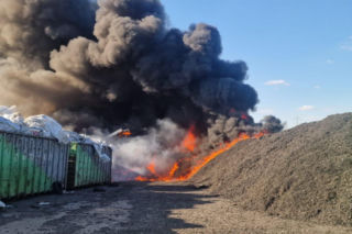 Pożar w zakładzie utylizacji opon w Rożentalu