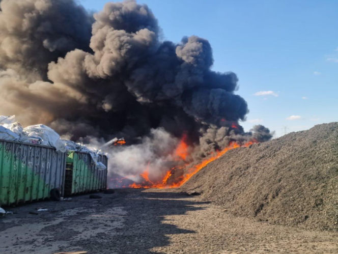 Pożar w zakładzie utylizacji opon w Rożentalu