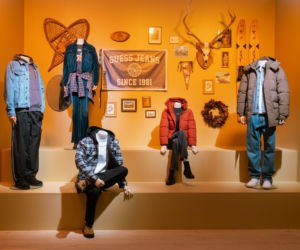 GUESS JEANS powraca na Pitti Uomo 109 z kolekcją Jesień/Zima 2026, inspirowaną amerykańskim dziedzictwem i duchem Zachodniego Wybrzeża