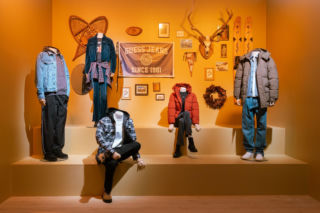 GUESS JEANS powraca na Pitti Uomo 109 z kolekcją Jesień/Zima 2026, inspirowaną amerykańskim dziedzictwem i duchem Zachodniego Wybrzeża