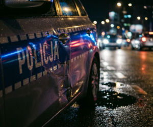 Policyjny pościg w Płocku. 16-latek staranował radiowóz