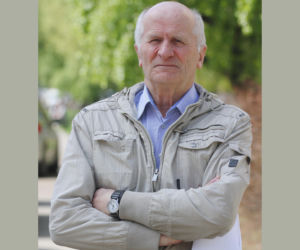 PREZESOWI PODOBAŁA SIĘ RZEŹBA, KAZAŁ TYLKO PORAWIĆ POLICZKI.