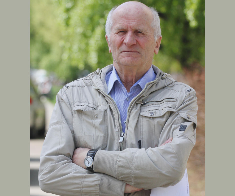 PREZESOWI PODOBAŁA SIĘ RZEŹBA, KAZAŁ TYLKO PORAWIĆ POLICZKI.