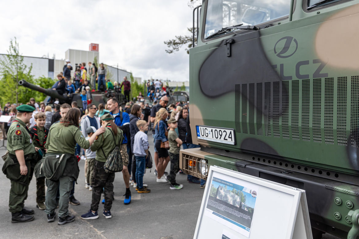 Wystawa sprzętu wojskowego z okazji 25. rocznicy przystąpienia Polski do NATO