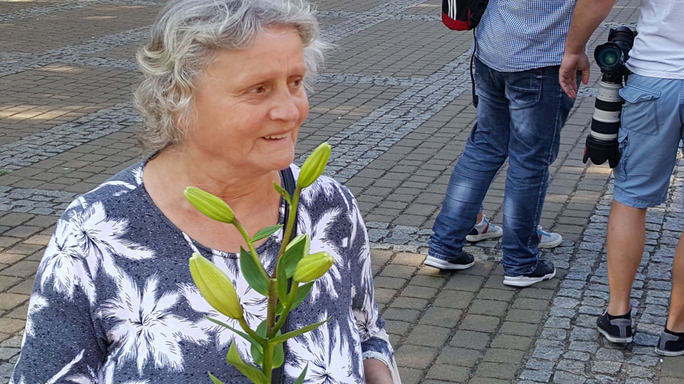 Kwiaciarki wdzięczne za poparcie. Z radości rozdały bydgoszczanom kwiaty!