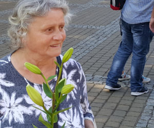 Kwiaciarki wdzięczne za poparcie. Z radości rozdały bydgoszczanom kwiaty!
