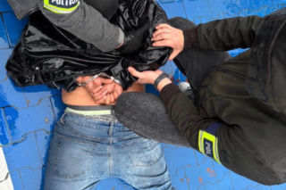 Nożownik zaatakował mężczyznę w centrum Warszawy. Policja zatrzymała podejrzanego