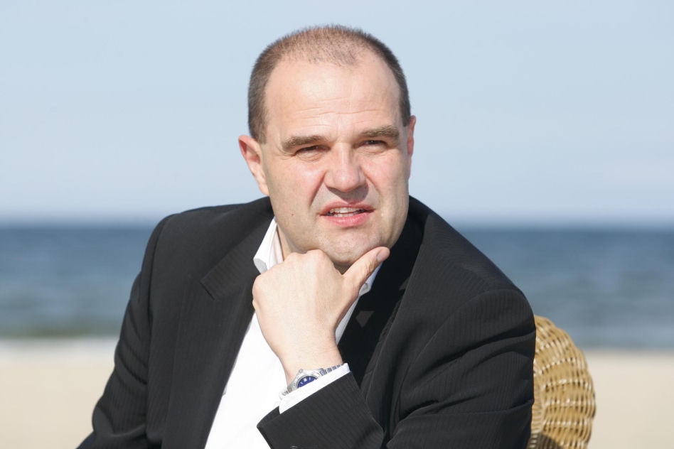 Tak Cezary Żak wyglądał na początku kariery. Niezwykła metamorfoza gwiazdora "Miodowych lat"