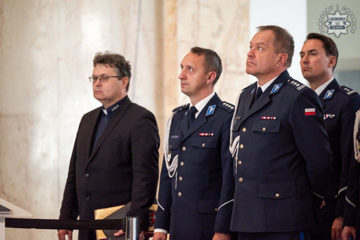 Nowi policjanci zasilili szeregi śląskiej policji! Wśród nich osiem policjantek