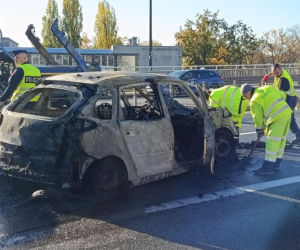 Pożar osobówki na Trasie Łazienkowskiej