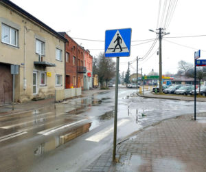 To jedno z najpiękniejszych miast województwa łódzkiego. Leży blisko słynnego Tomaszowa