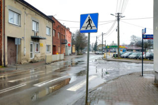 To jedno z najpiękniejszych miast województwa łódzkiego. Leży blisko słynnego Tomaszowa