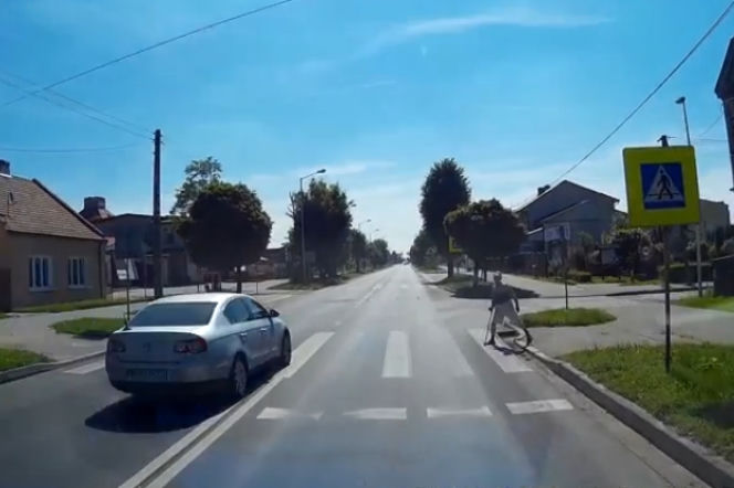 wyprzedzanie na przejściu dla pieszych
