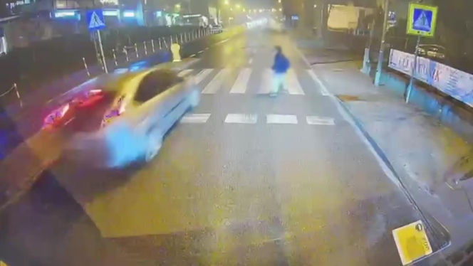 Pirat w Fordzie omal nie staranował pieszego na pasach