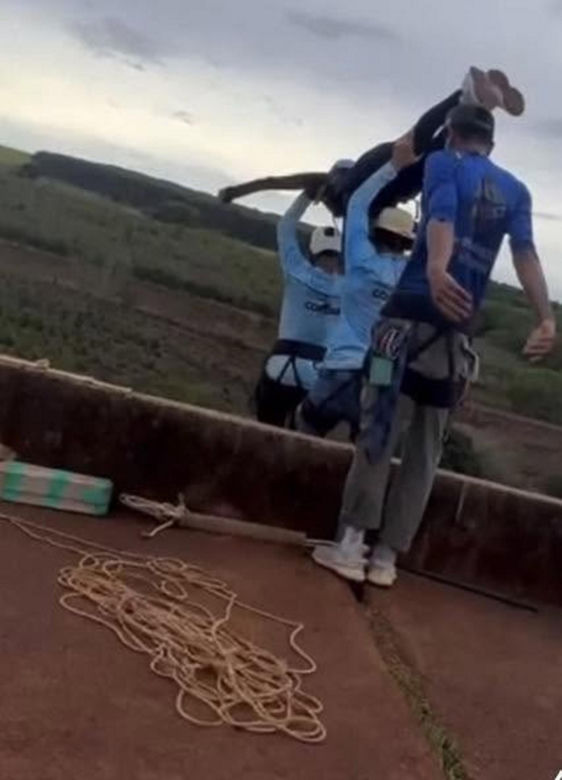 Horror podczas skoku na bungee! Zapomnieli o linie