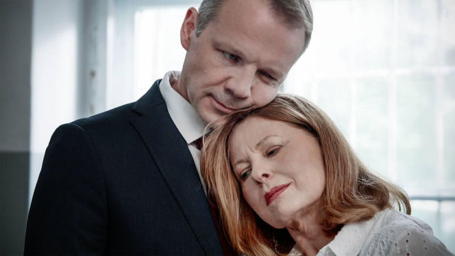 Pierwsza miłość odc. 4102 Teresa (Ewa Skibińska), psychol Mateusz Stik (Lesław Żurek)