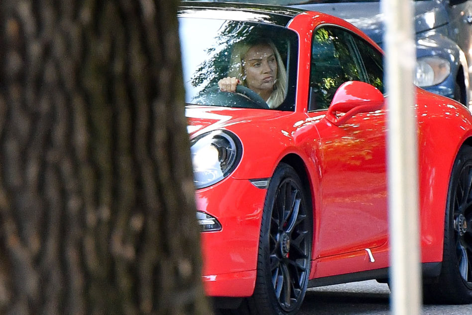 Agnieszka Woźniak-Starak: Wraca do życia w czerwonym Porsche 