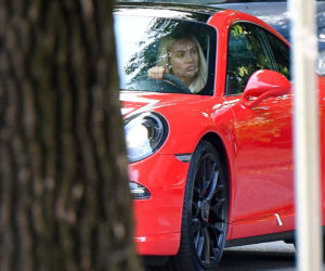 Agnieszka Woźniak-Starak: Wraca do życia w czerwonym Porsche 