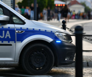 Pobicie belgijskiego kibica w Białymstoku. Zarzuty dla dwóch mężczyzn. Jeden z nich to żołnierz