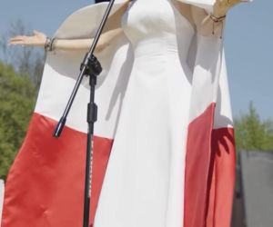 Doda zaśpiewała hymn Polski. Przebrała się za flagę