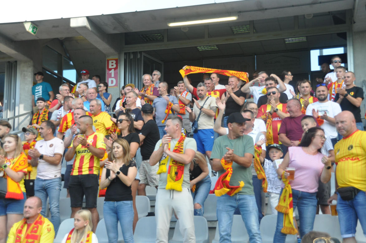 Korona Kielce - Cracovia. Zdjęcia kibiców podczas meczu. 10 sierpnia 2024