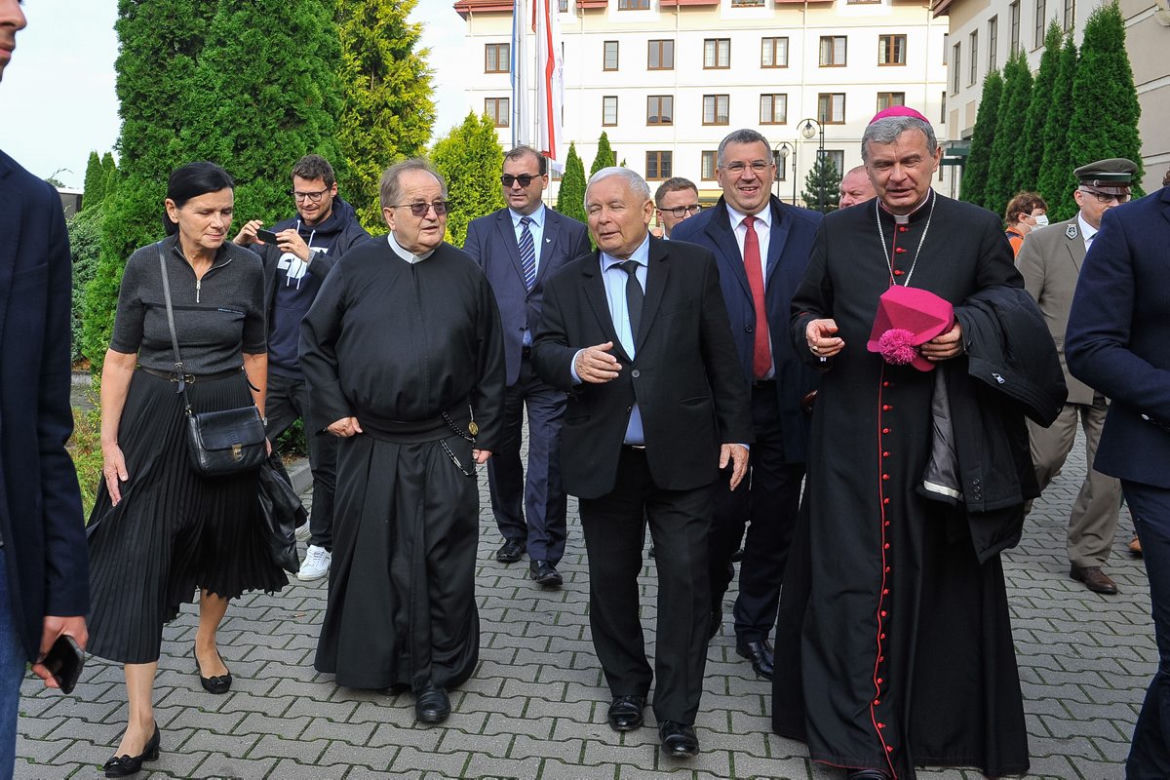 Ukłony dla Rydzyka, uśmiech dla Kaczyńskiego