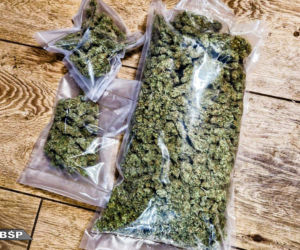 Handlowali narkotykami, wprowadzali do obrotu fałszywe pieniądze. 20 osób stanie przed sądem