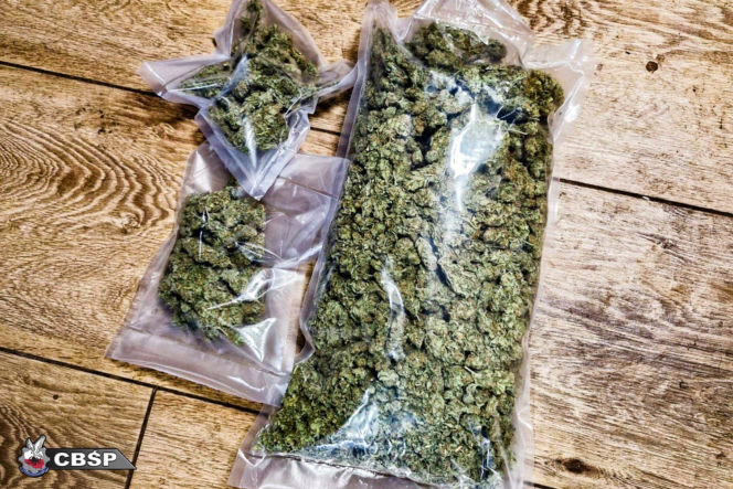 Handlowali narkotykami, wprowadzali do obrotu fałszywe pieniądze. 20 osób stanie przed sądem