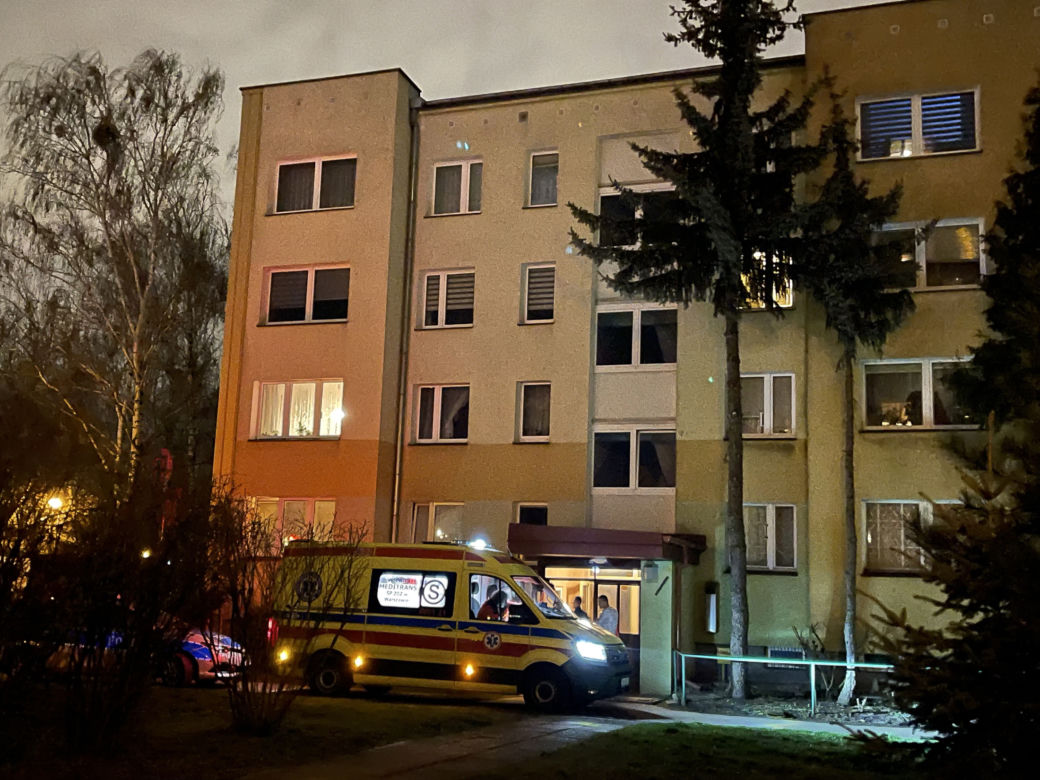 Sąsiedzi znaleźli zwłoki. Tragedia w bloku na Bemowie