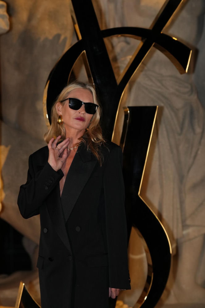 Zamieniła imprezy na jasełka! Kate Moss wzorową parafianką