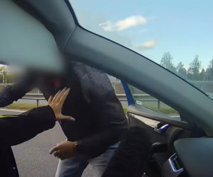 Bił kobietę na autostradzie, bo jechała zgodnie z przepisami! Wszystko nagrała jej 8-letnia córka